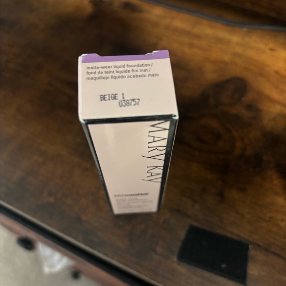 Mary Kay Matte-Wear Liquid Foundation - Beige 1